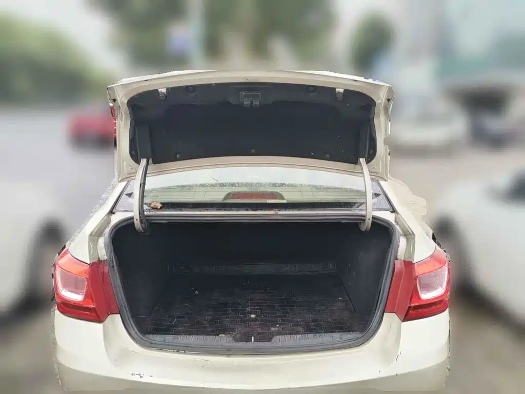 Photo 5 - Chevrolet Cruze