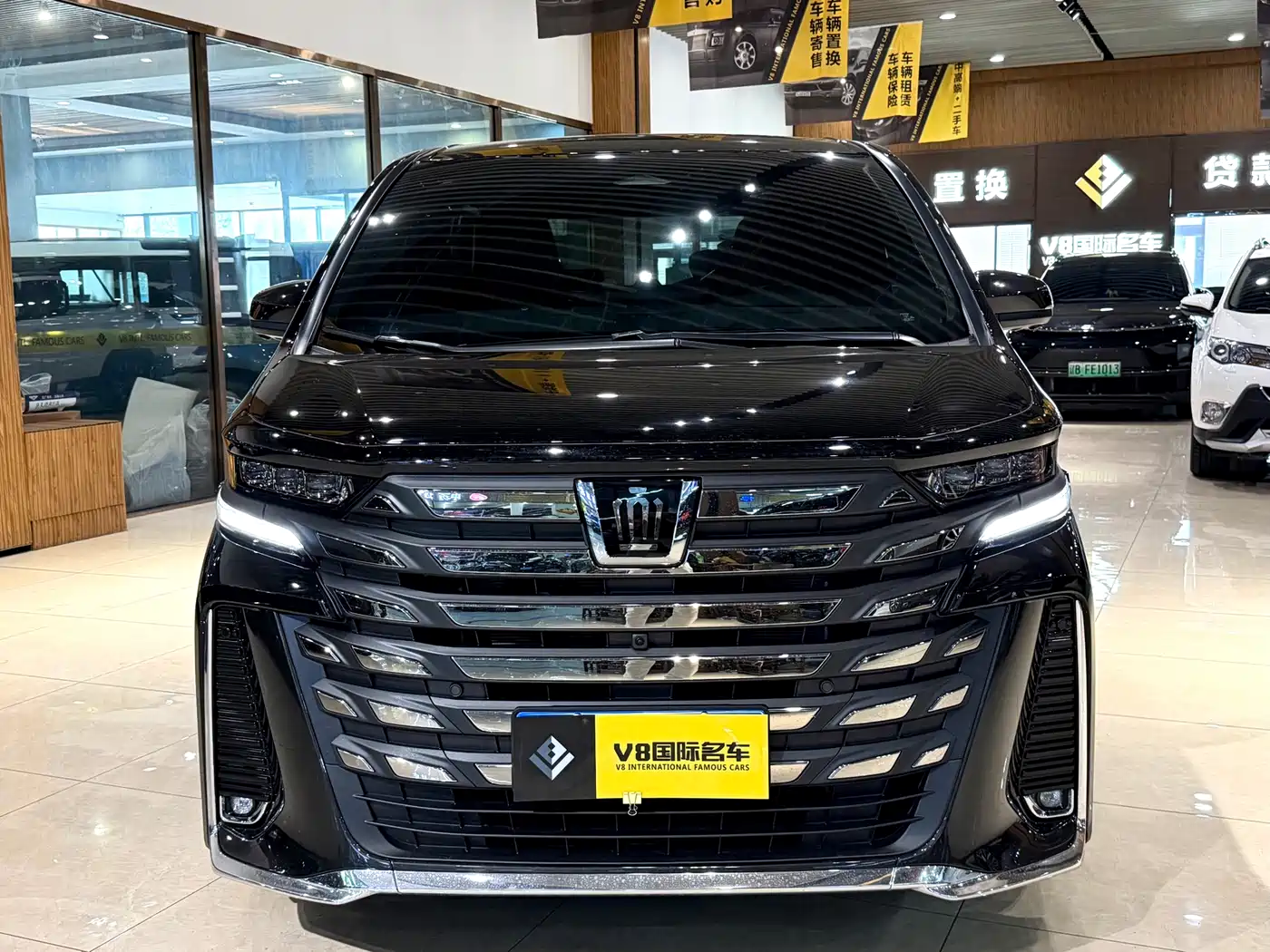 Toyota Vellfire 2025 Crown Hybrid 2.5L Ink Gold Edition фото 2