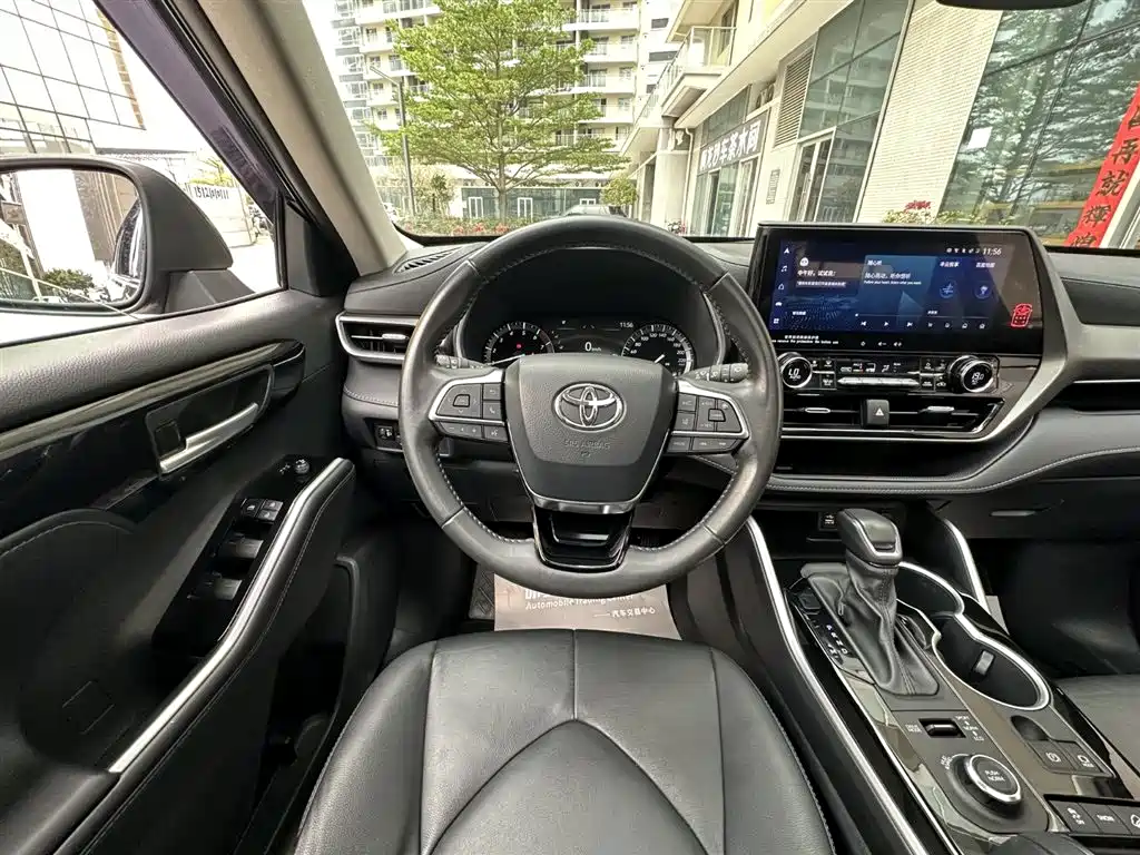 TOYOTA HIGHLANDER
