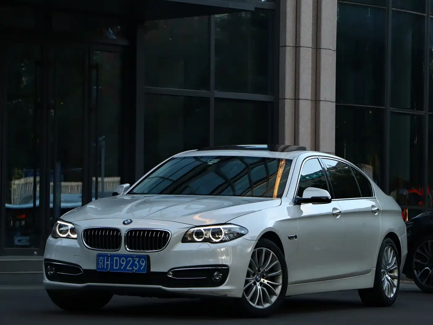 BMW 5 Series 2017 525Li Luxury Design Package фото 2