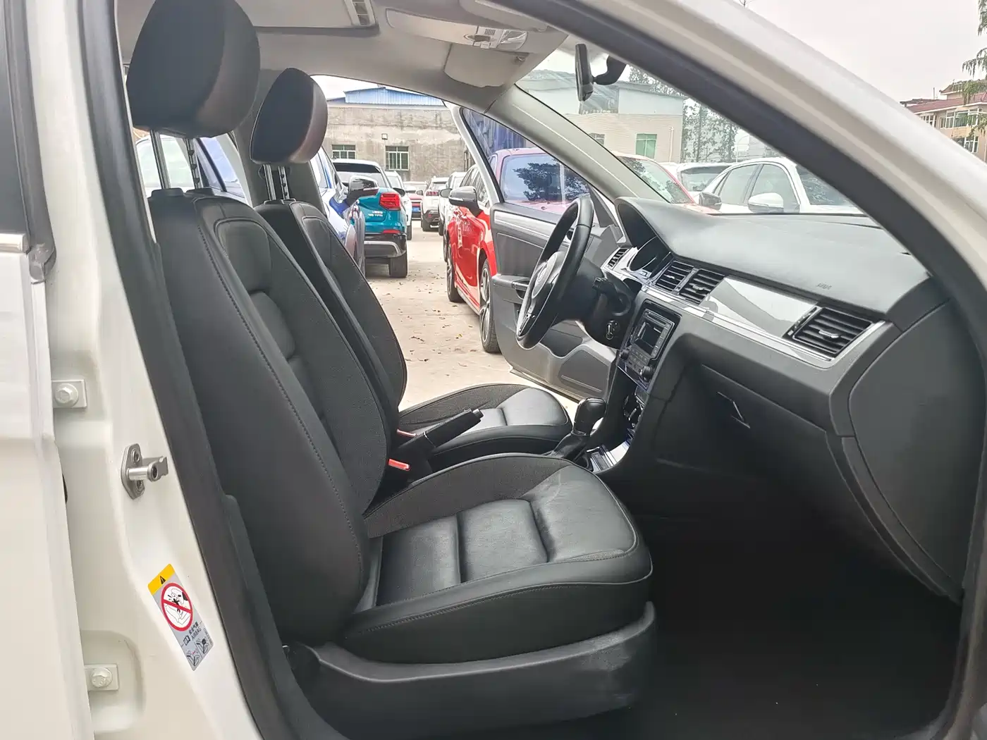 Volkswagen Bora 2014 1.6L Automatic Comfort Edition фото 7