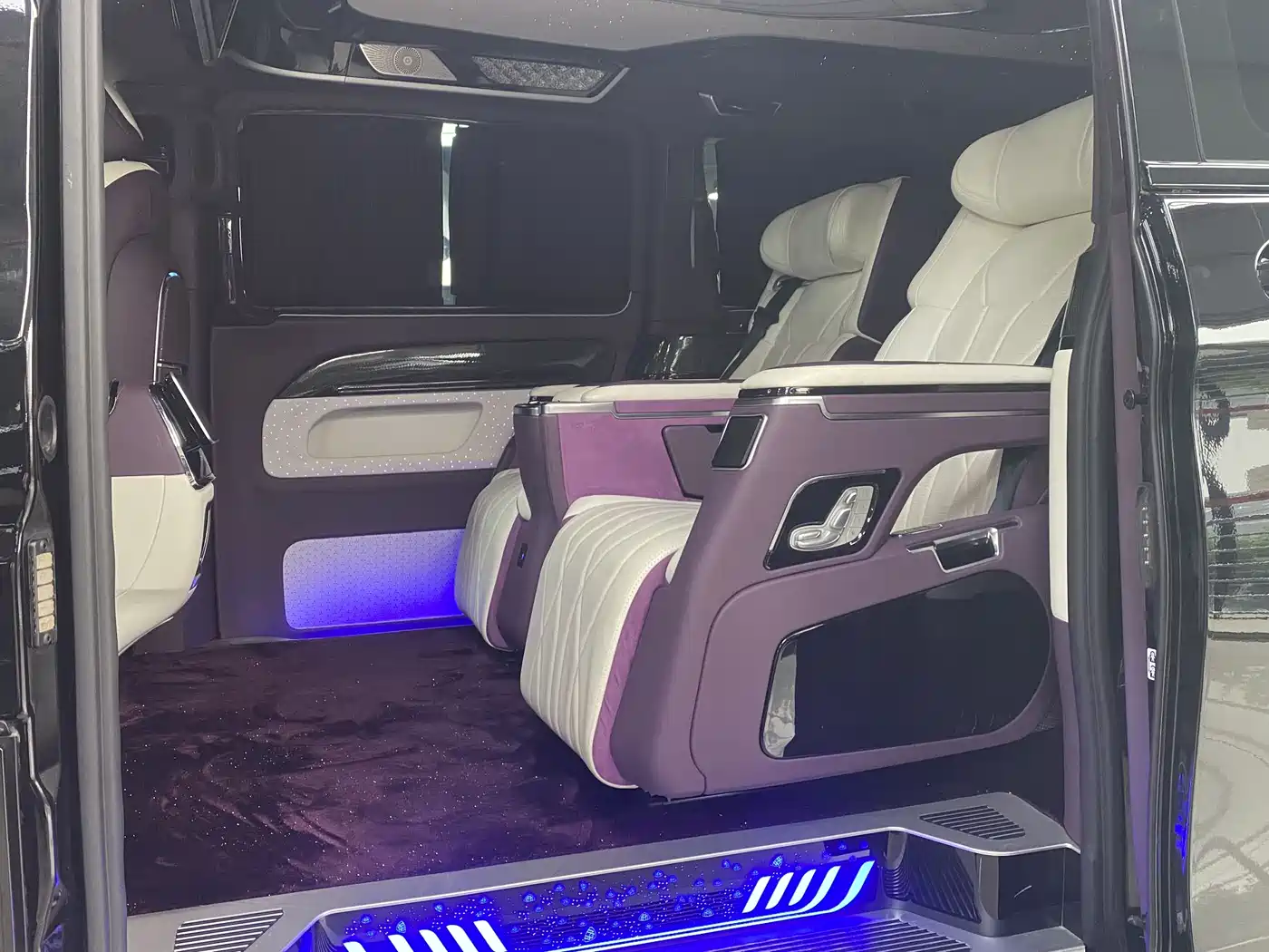 Mercedes-Benz Vito 2023 2.0T Business 7-Seater фото 17
