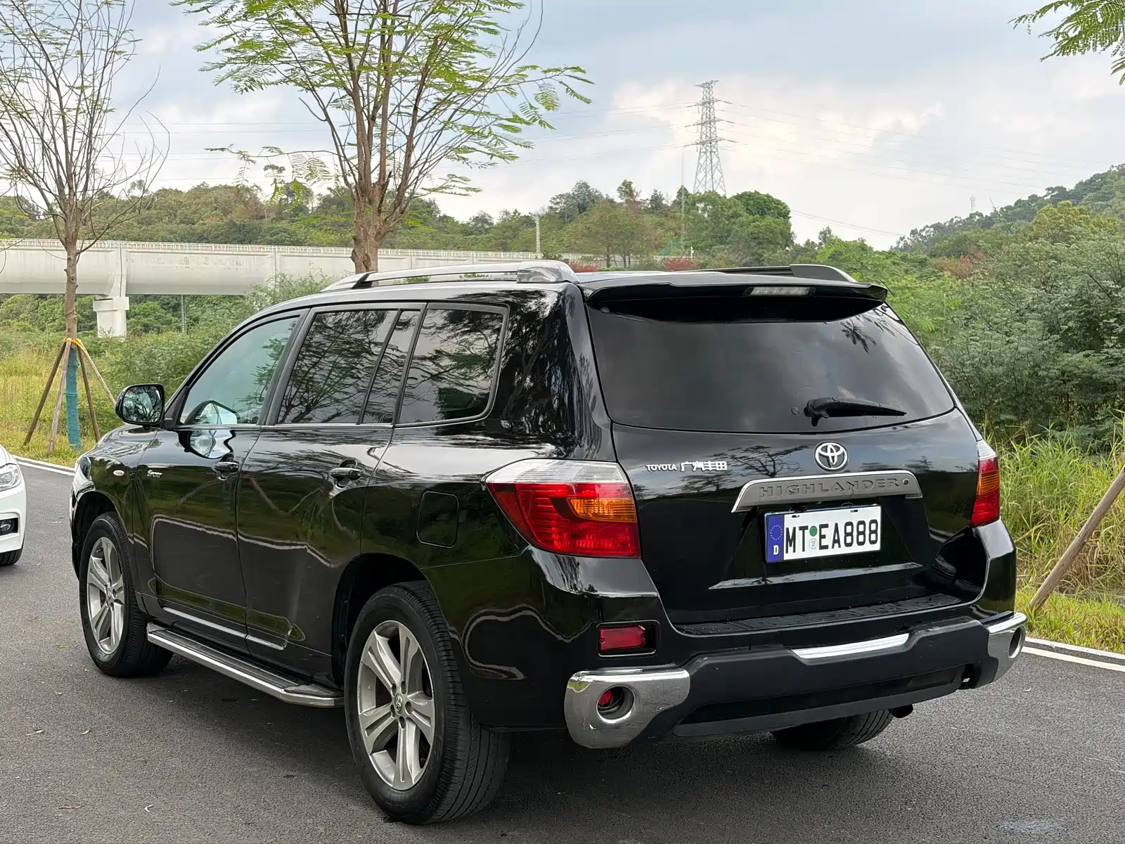 Photo 9 - Toyota Highlander