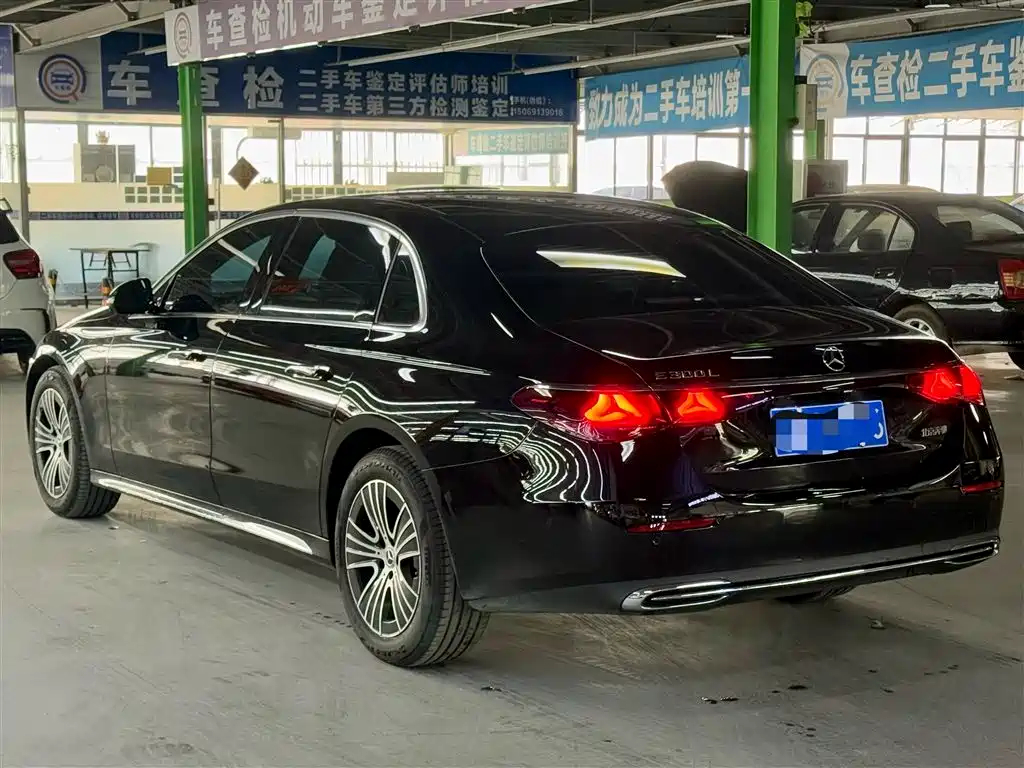 Mercedes-Benz E-Class 2026 E 260 L Classic Edition фото 5