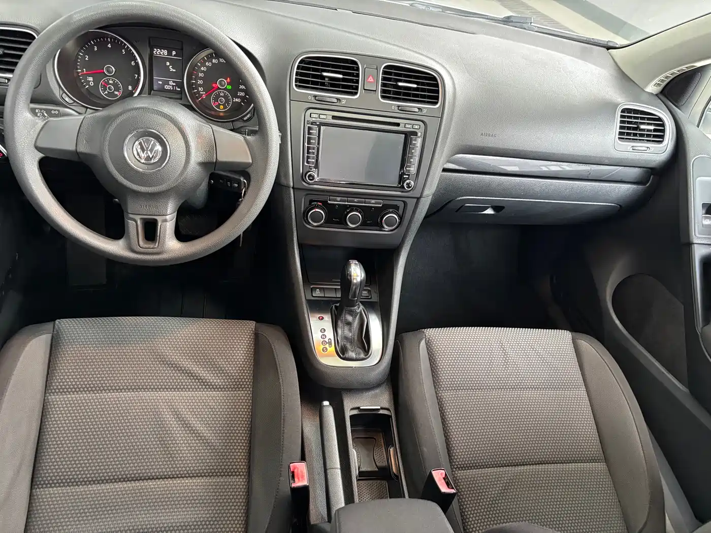 Volkswagen Golf 2011 Model 1.6 Automatic Comfort фото 7
