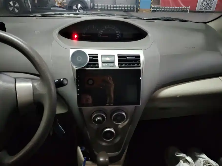 Toyota Vios 2010 1.3L GL-i Standard AT фото 13