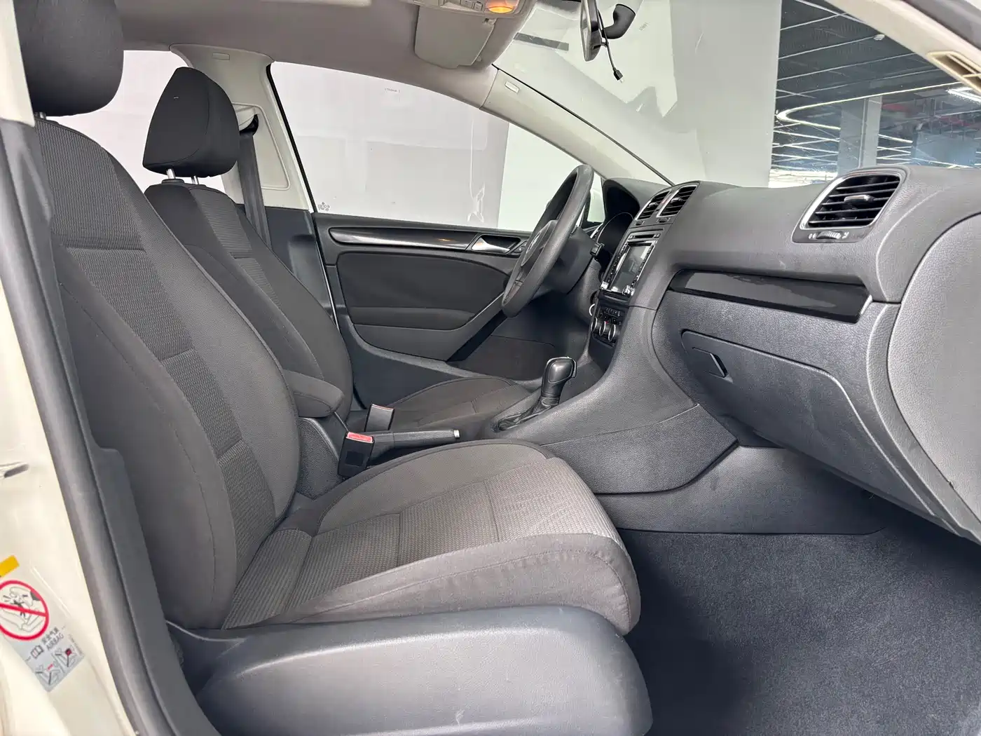 Volkswagen Golf 2011 Model 1.6 Automatic Comfort фото 4