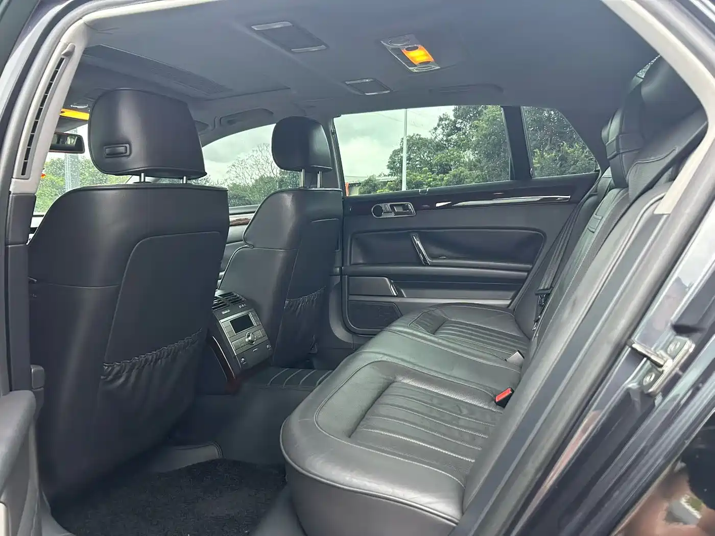 Volkswagen Phaeton 2011 2011 3.6L V6 5-seat Long Wheelbase Individual