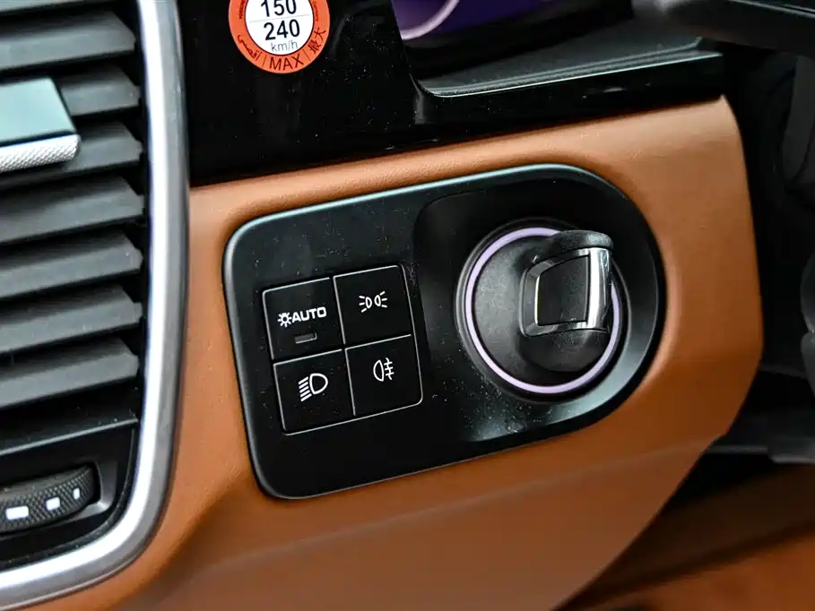 Porsche Cayenne New Energy 2023 Cayenne E-Hybrid 2.0T Platinum Edition фото 24