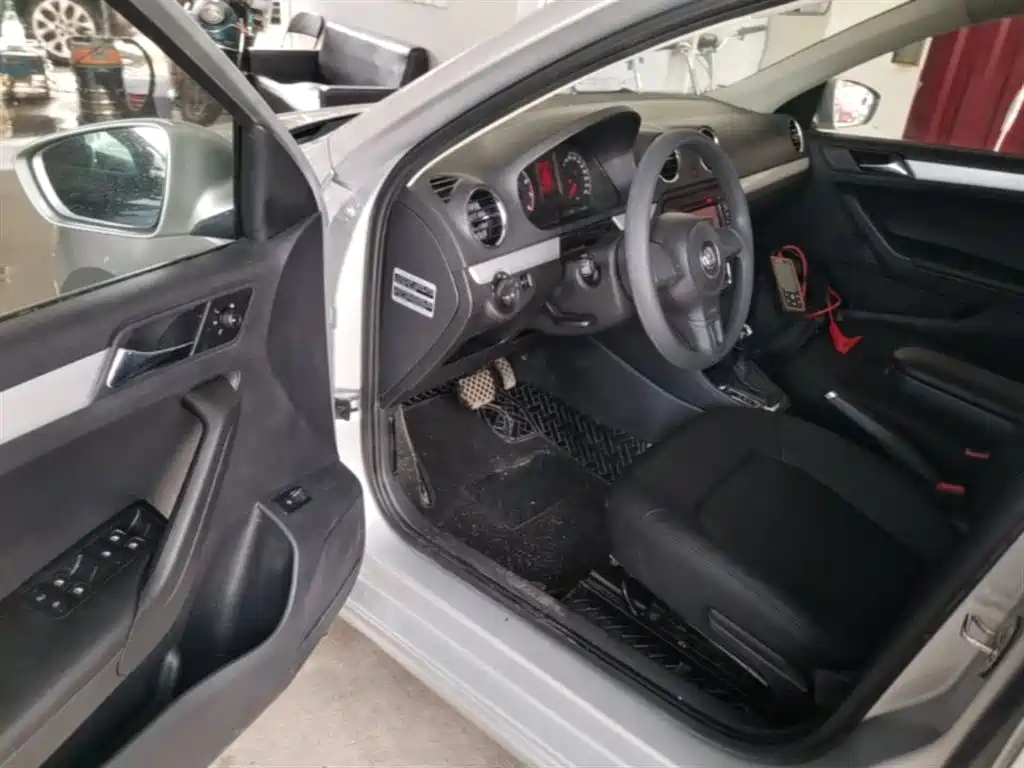 Volkswagen Jetta 2015 1.6L Auto Comfort фото 16