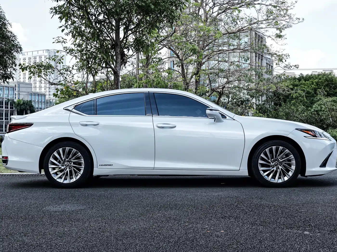 Lexus ES 2020 Model 300h Executive Edition фото 5