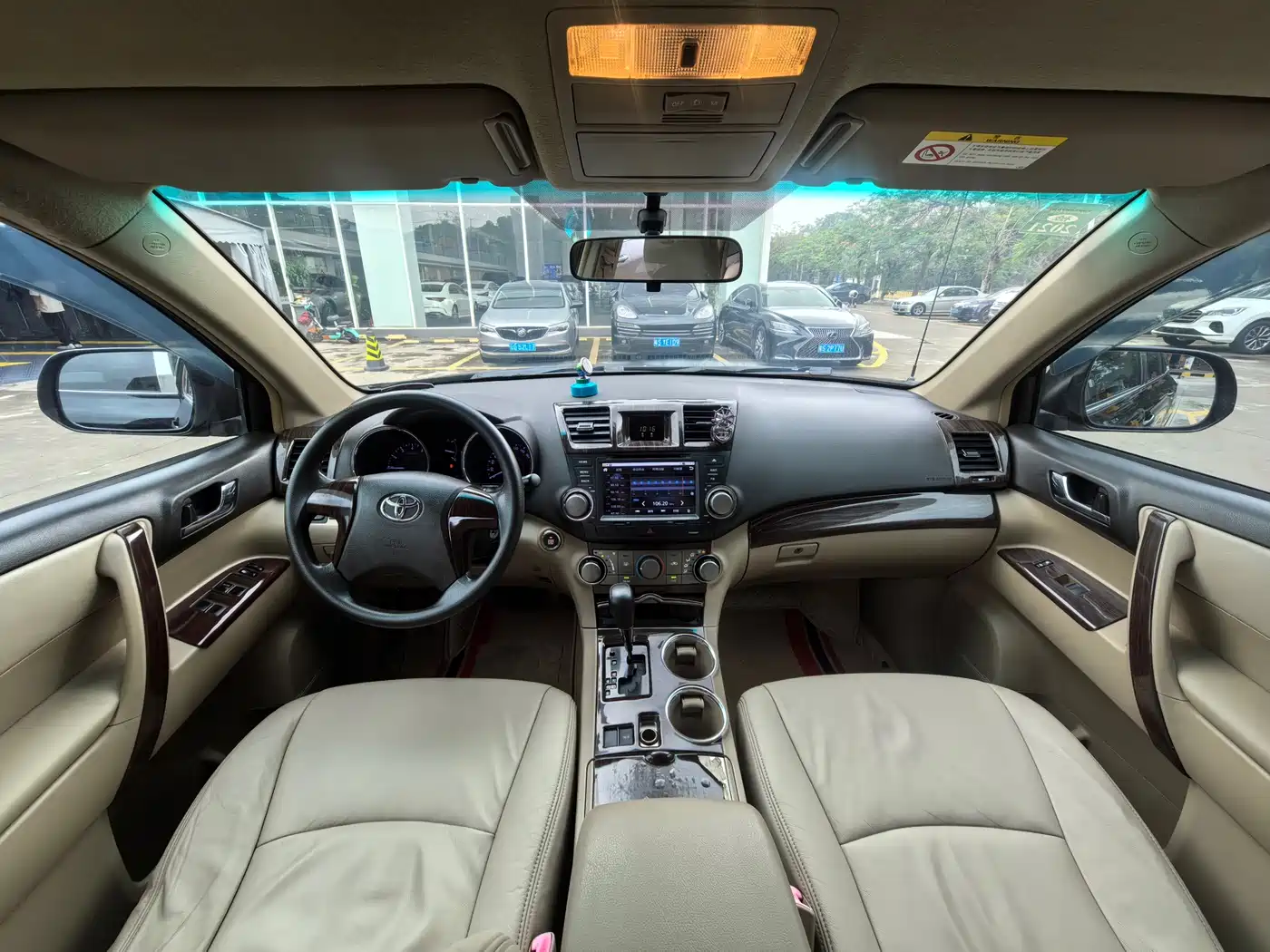 Toyota Highlander 2012 2.7L 2WD 7-Seat Elite фото 6