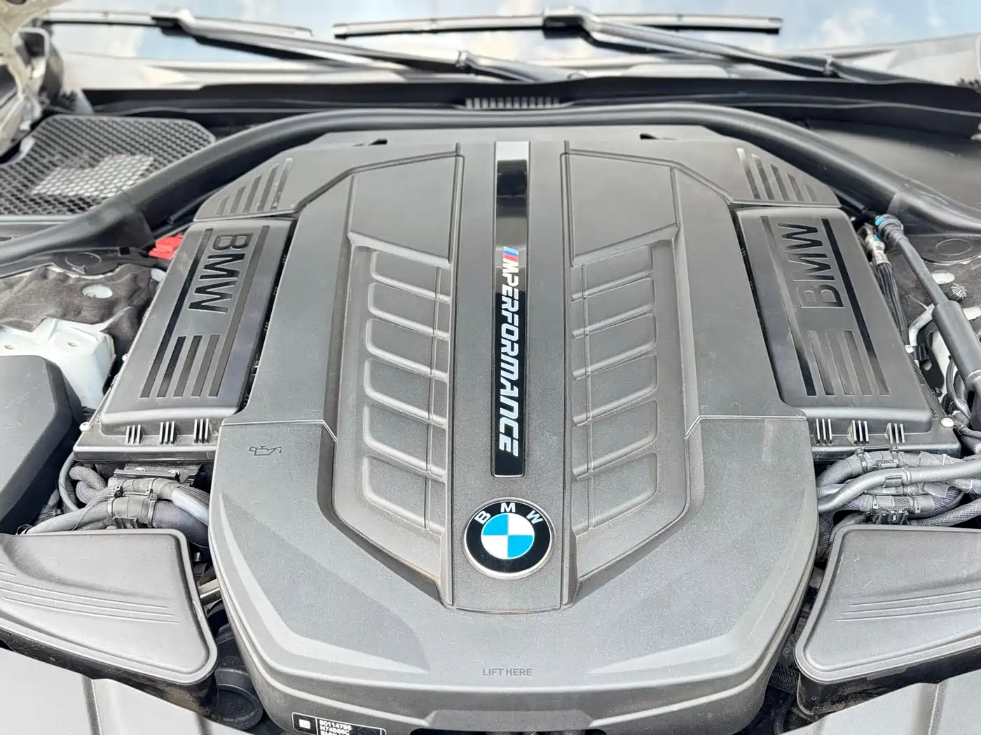 BMW 7 Series 2019 Facelift M760Li xDrive V12 Luxury Package фото 24
