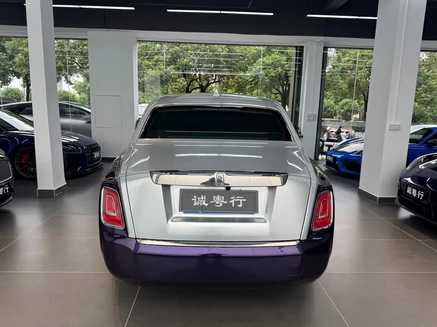 Rolls-Royce Phantom 2021 2021 Fabric Burn Collector's Edition