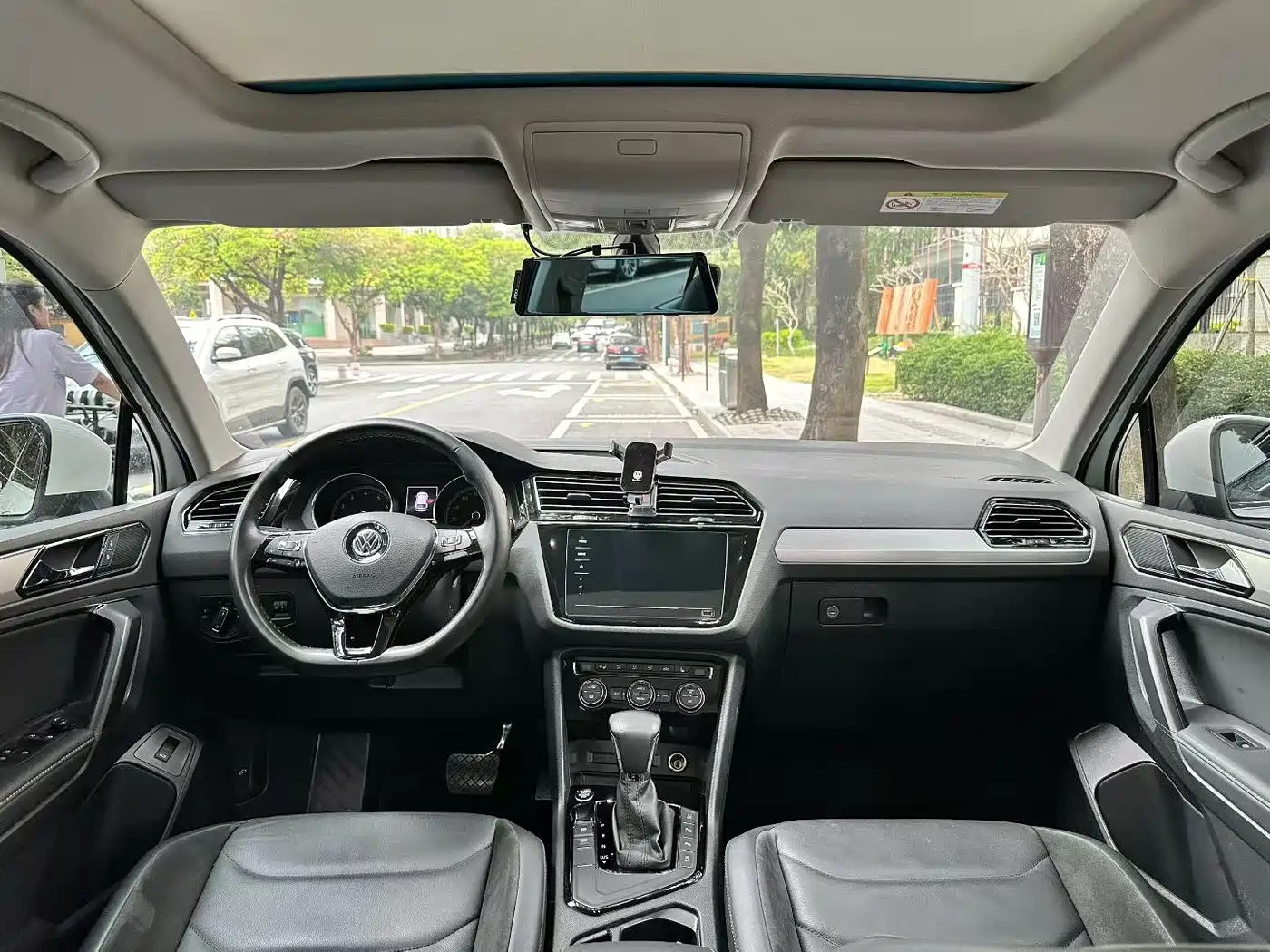 Volkswagen Tiguan L 2020 330TSI Auto 2WD Smart Luxury China VI фото 2