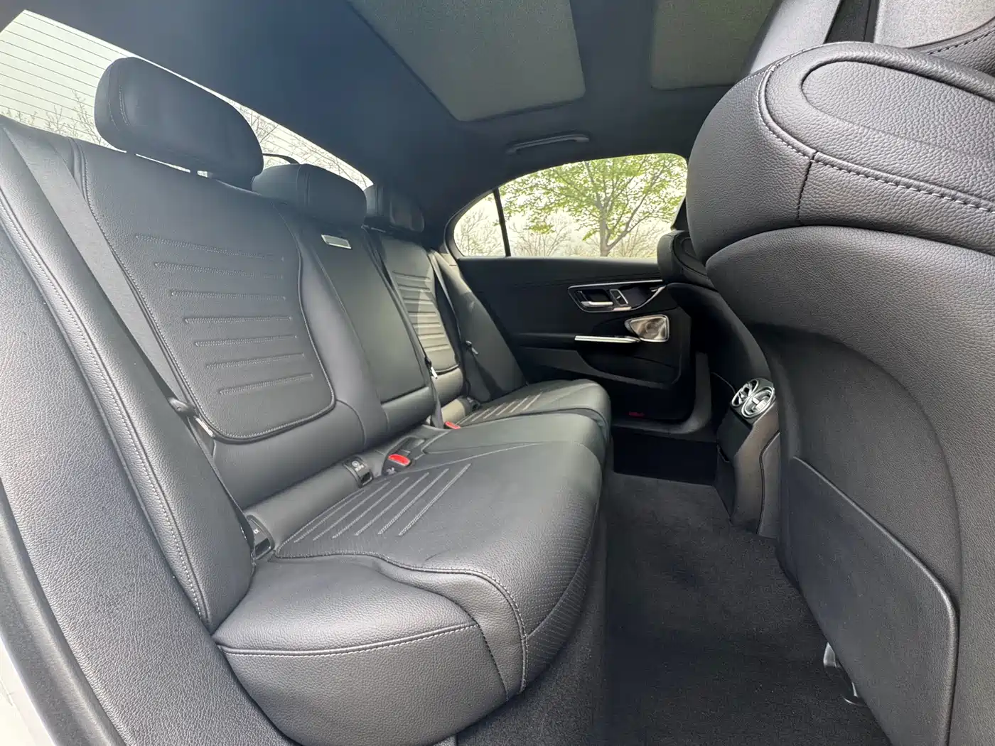 Mercedes-Benz C-Class 2024 C 260 L Night Edition Sport фото 5