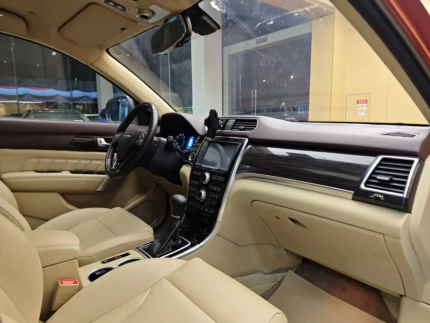 Haval H2 2015 1.5T Automatic 2WD Premium Edition фото 30