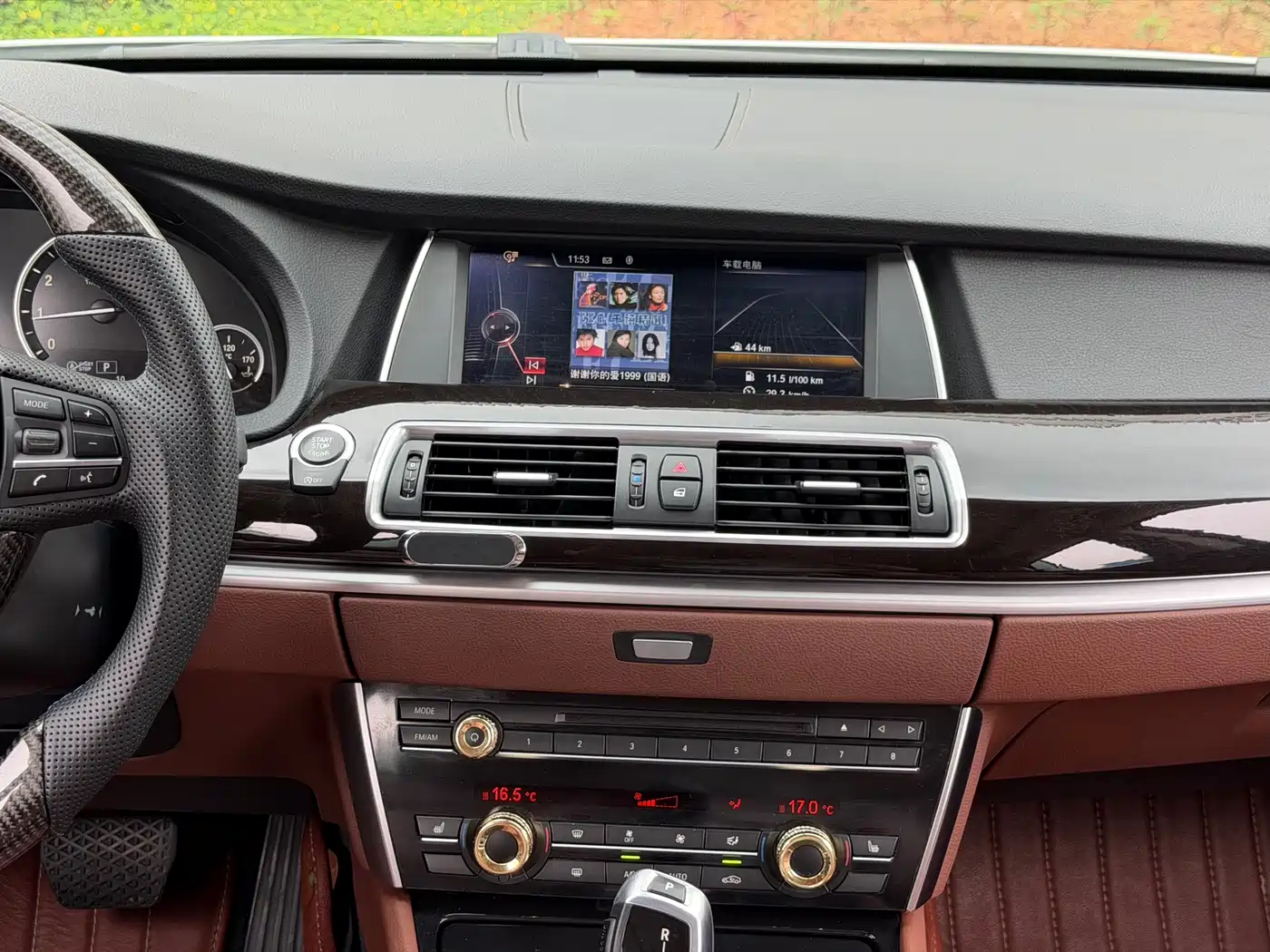 BMW 5 Series GT 2015 528i Leading фото 12