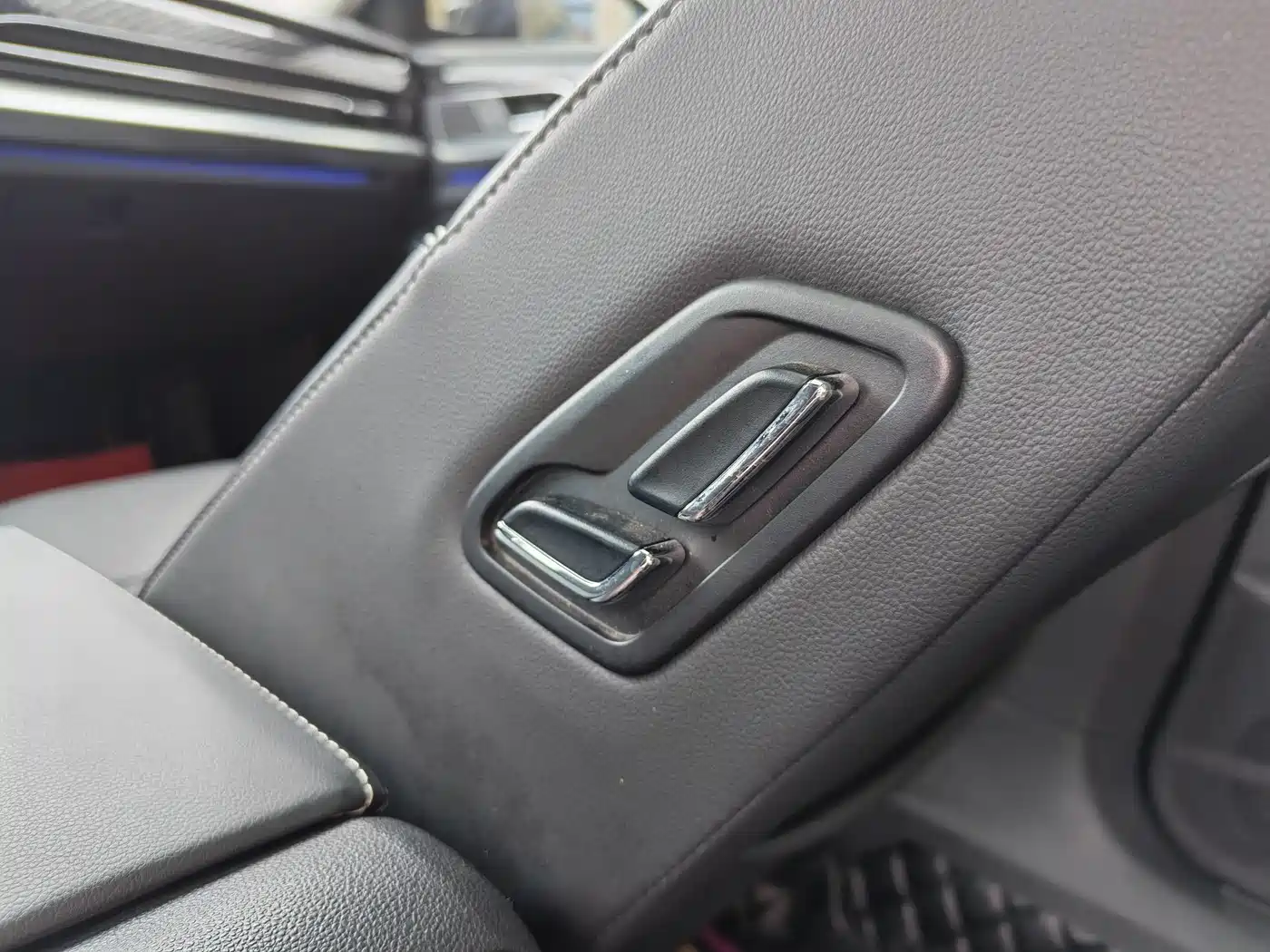 Volkswagen Passat 2022 330TSI Starlight Luxury Edition фото 16