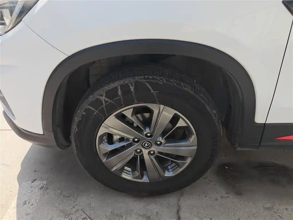 Photo 23 - Changan CS75