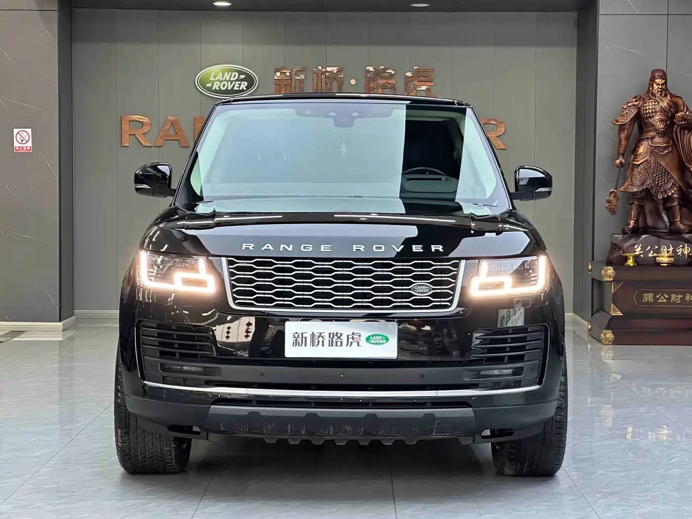 Land Rover Range Rover 2020 3.0 L6 Heritage Extended Edition фото 2