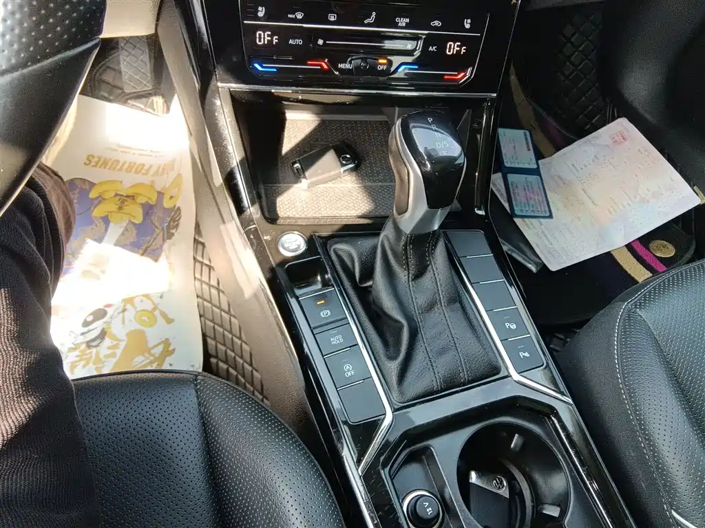 Volkswagen Passat 2022 330TSI Luxury Edition фото 14