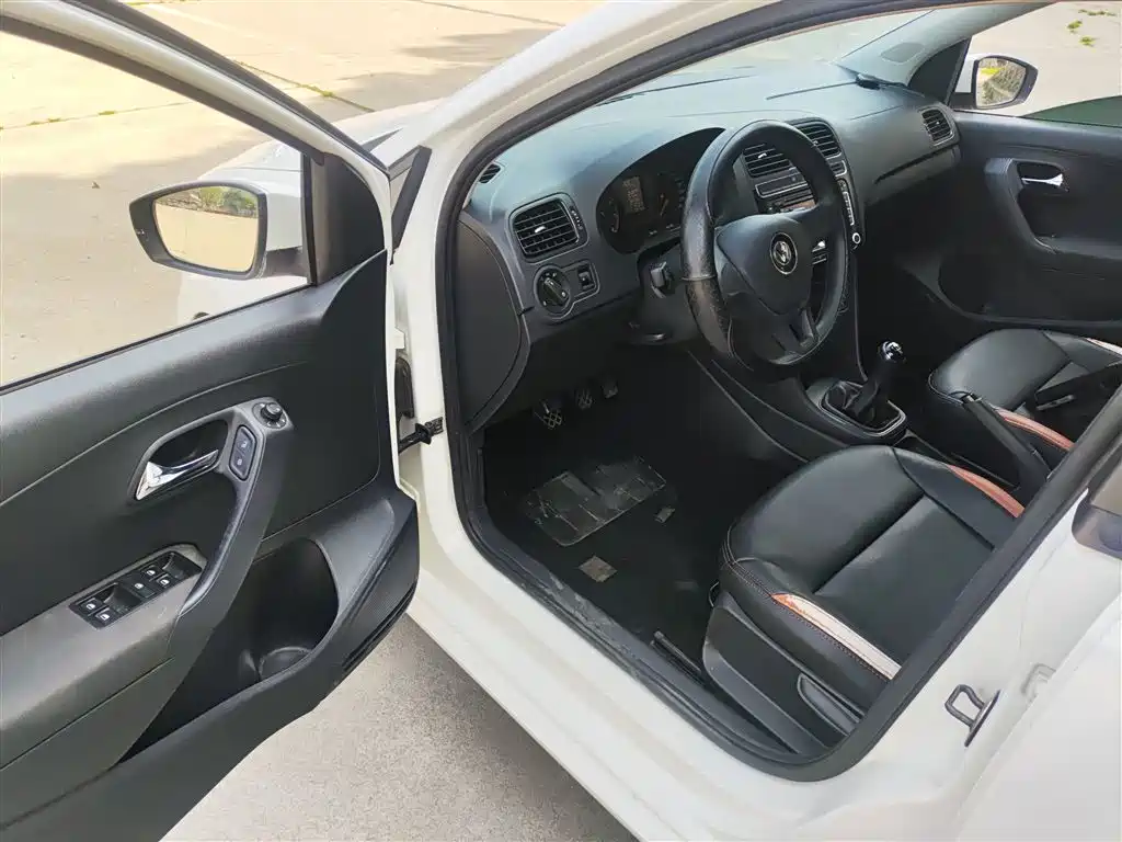 Volkswagen Polo 2016 1.4L Manual Trend фото 12