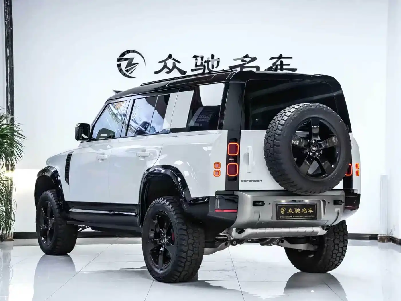 Land Rover Defender 2025 110 3.0T P400 -Dynamic HSE фото 12