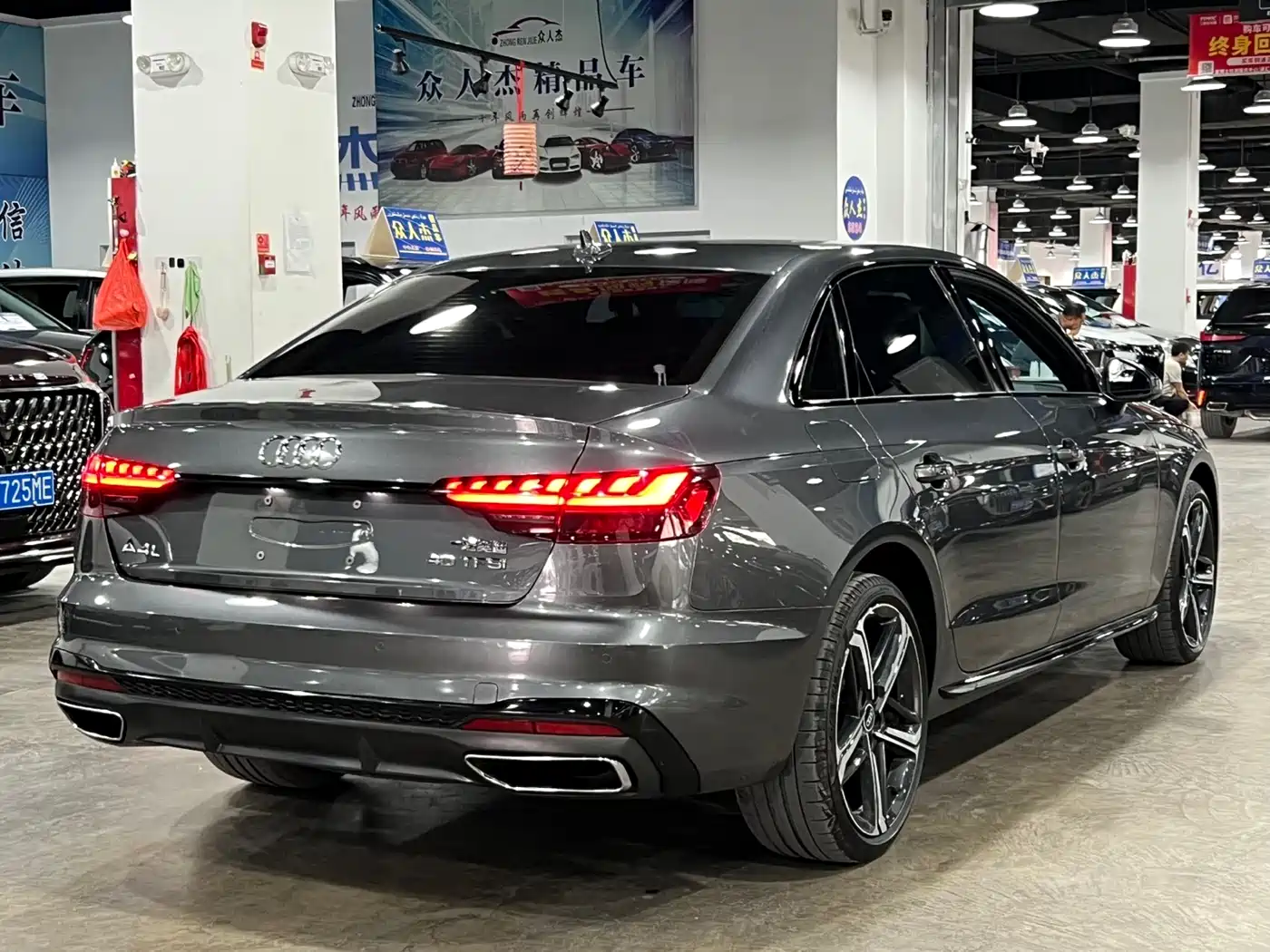 Audi A4L 2025 2 Million Celebration Edition 40 TFSI Luxury Dynamic фото 5