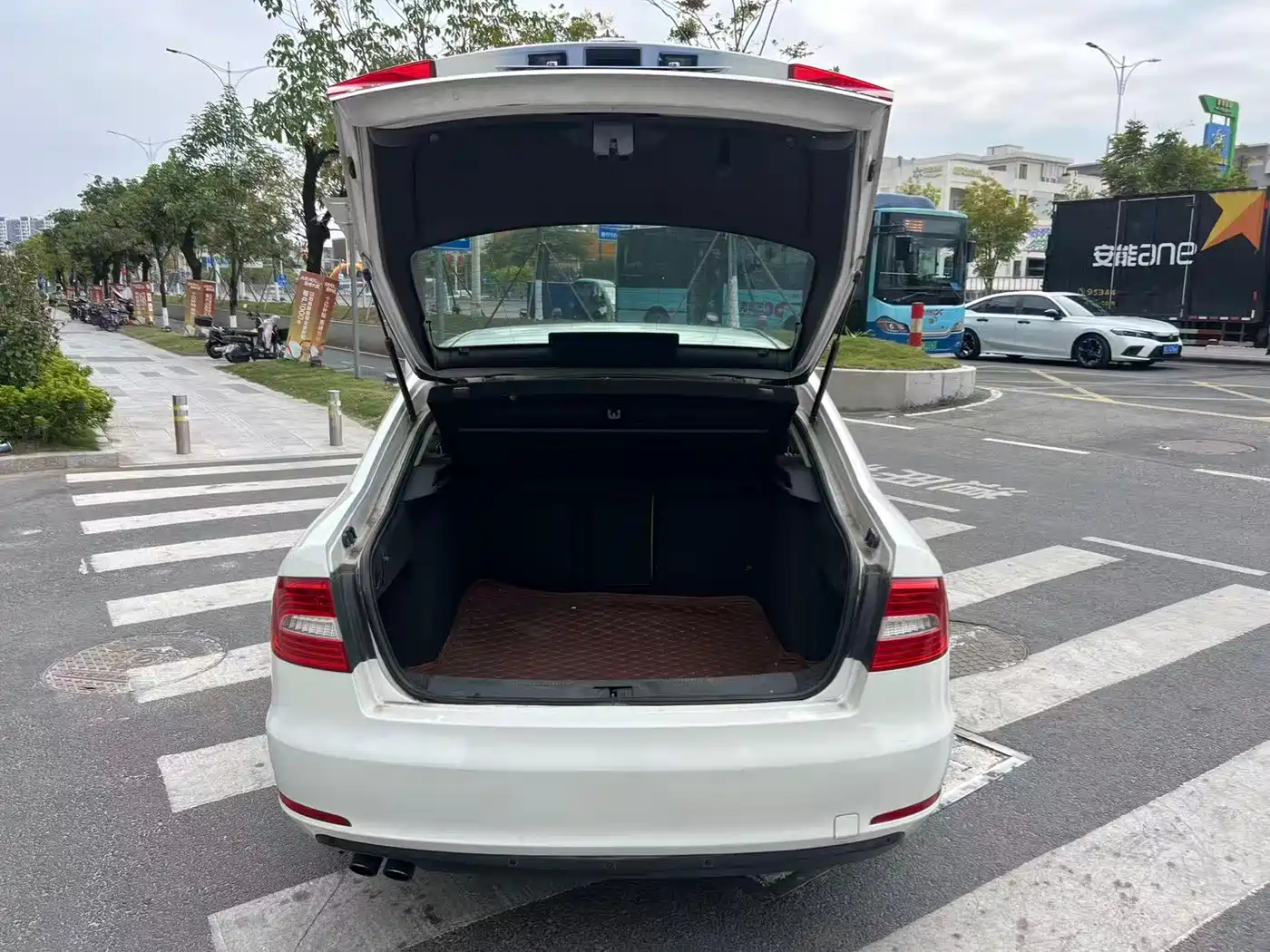 Škoda Superb 2013 1.8TSI Automatic Elite Edition фото 13