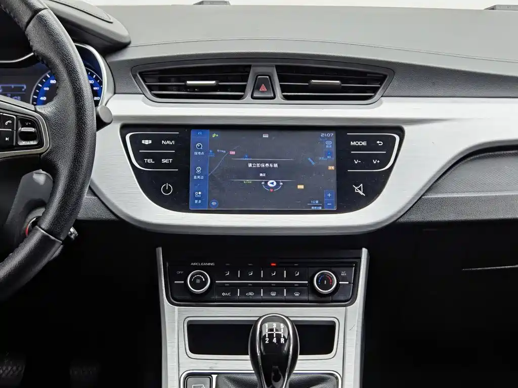 Фото 12 - Geely Vision