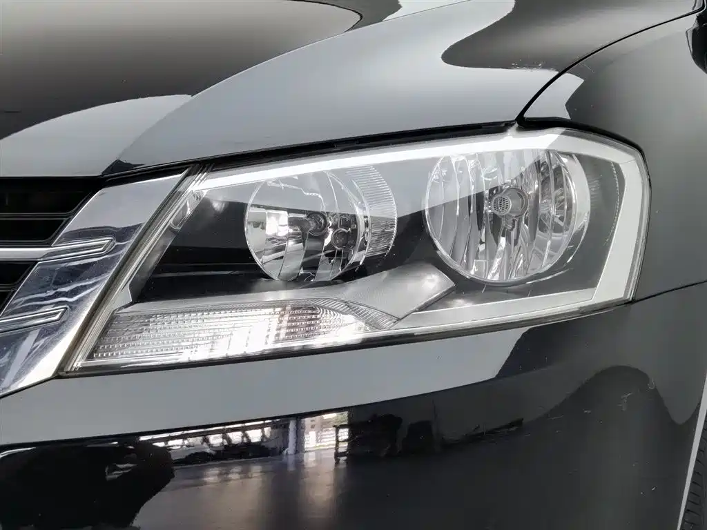 Volkswagen Lavida 2013 Facelift Classic 1.6L Manual Comfort фото 7