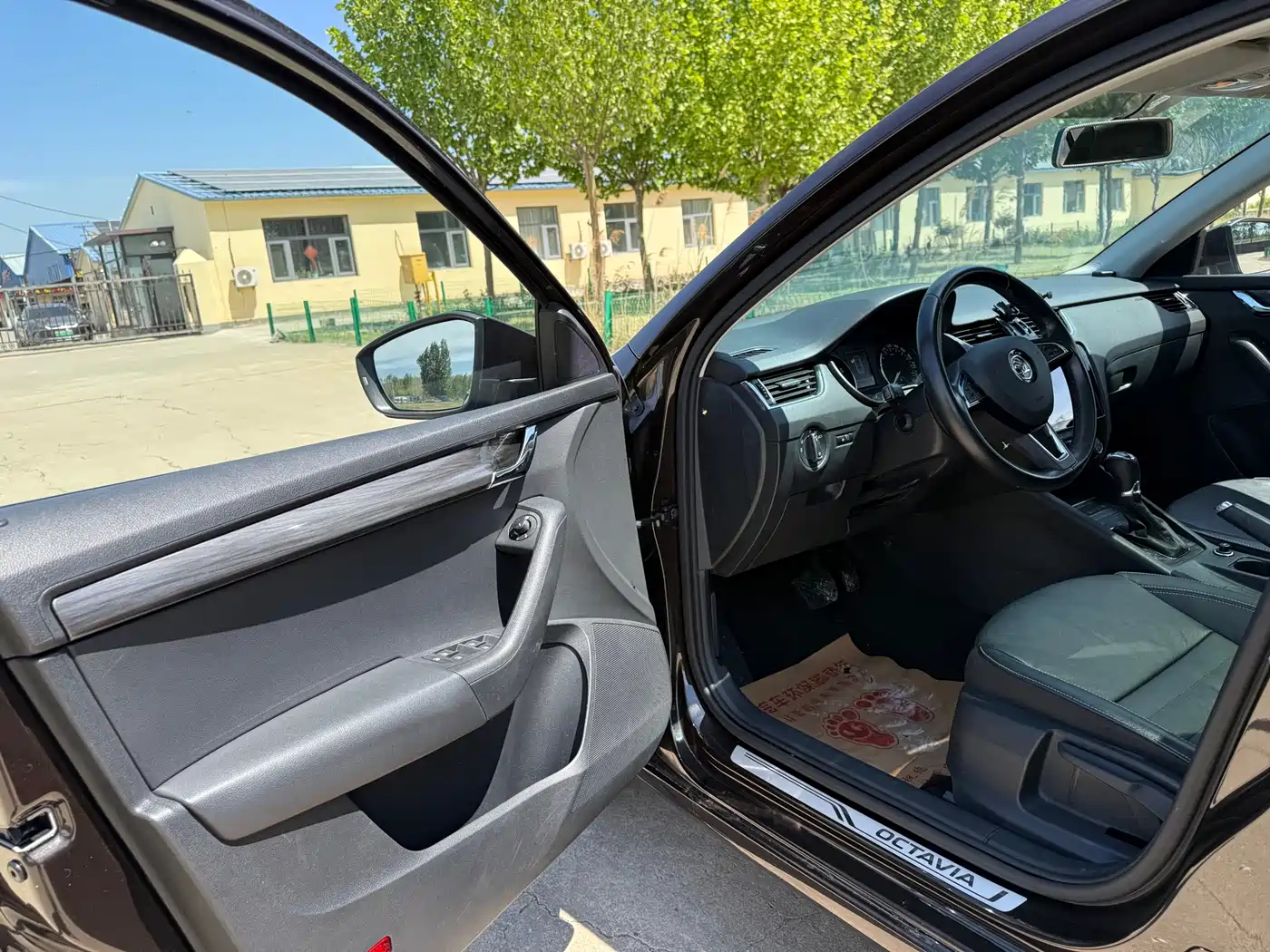 Škoda Octavia 2017 1.6L Automatic Smart Edition фото 11