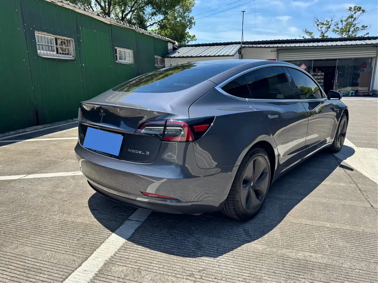 TESLA MODEL 3