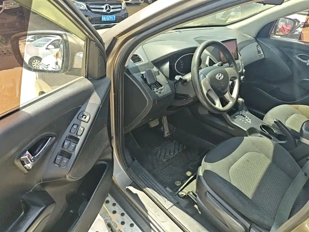 Hyundai Beijing Hyundai ix35 2013 2.0L Automatic 2WD Comfort GL China IV фото 16