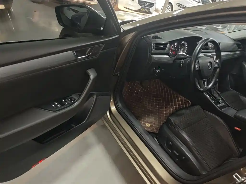Škoda Superb 2016 TSI280 DSG Pioneer Edition фото 16