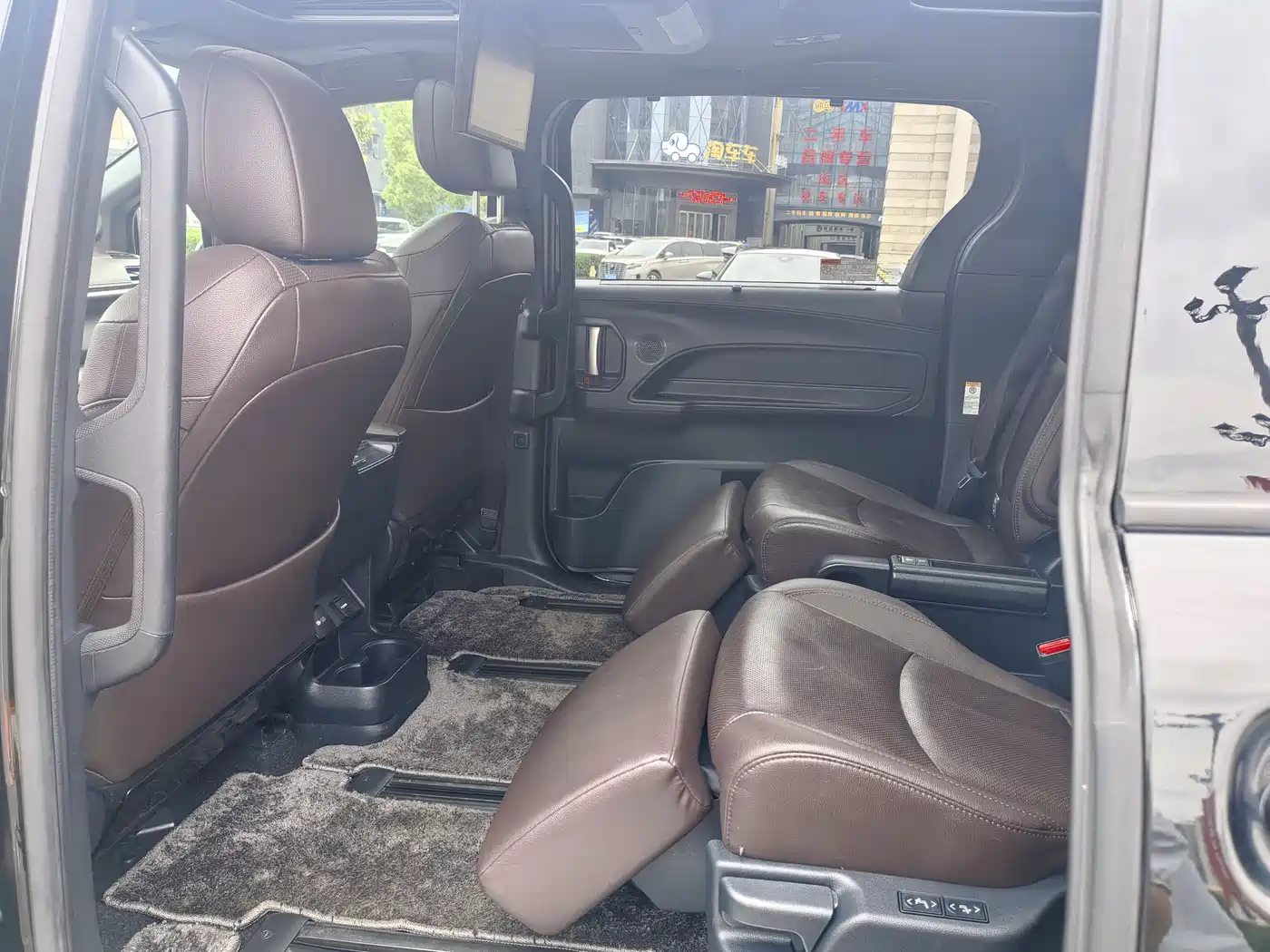 Toyota Sienna 2021 2.5L Hybrid Platinum Edition фото 18