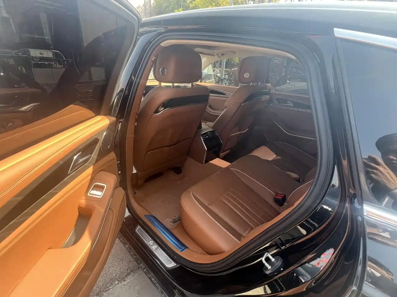 Hongqi H9 2022 2.0T Smart Connect Flag Enjoy Edition фото 8