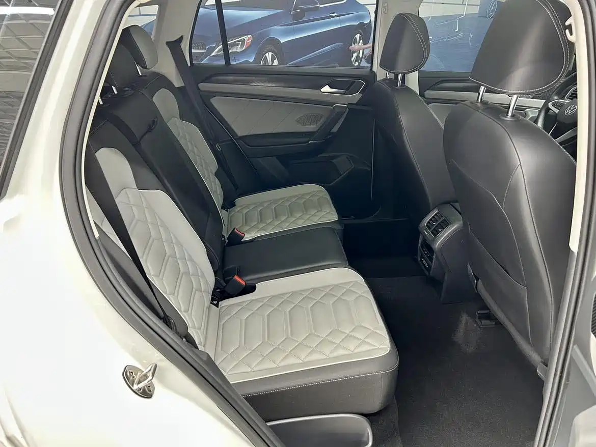 Volkswagen Tayron 2023 280TSI 2WD Luxury Plus Advanced Edition фото 13