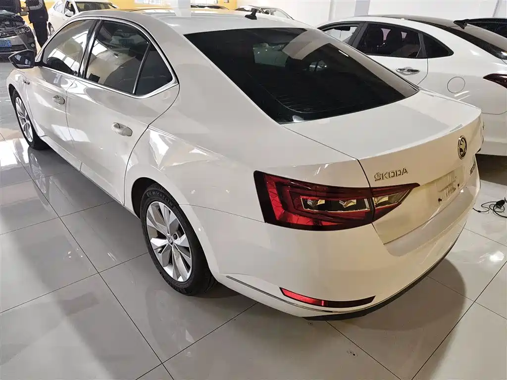 Škoda Superb 2016 TSI280 DSG Pioneer Edition фото 23