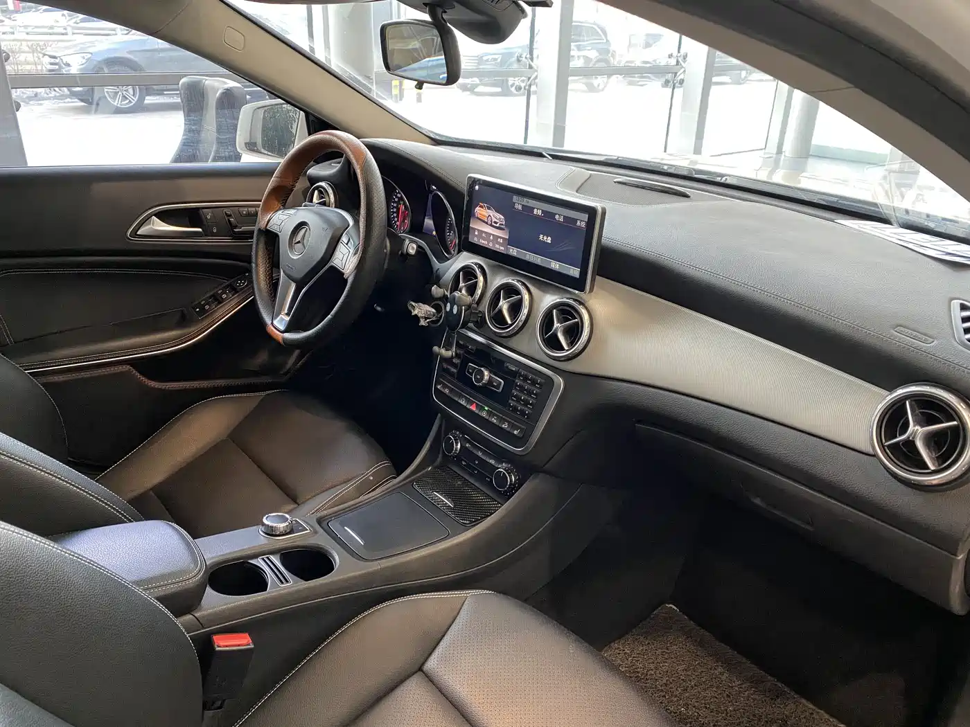 Mercedes-Benz GLA 2016 GLA 220 4MATIC Fashion фото 11