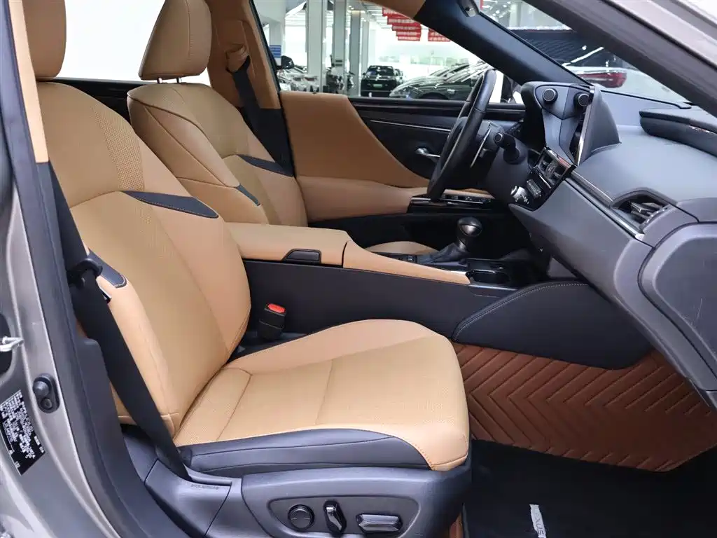 Lexus ES 2022 300h Excellence Edition фото 20