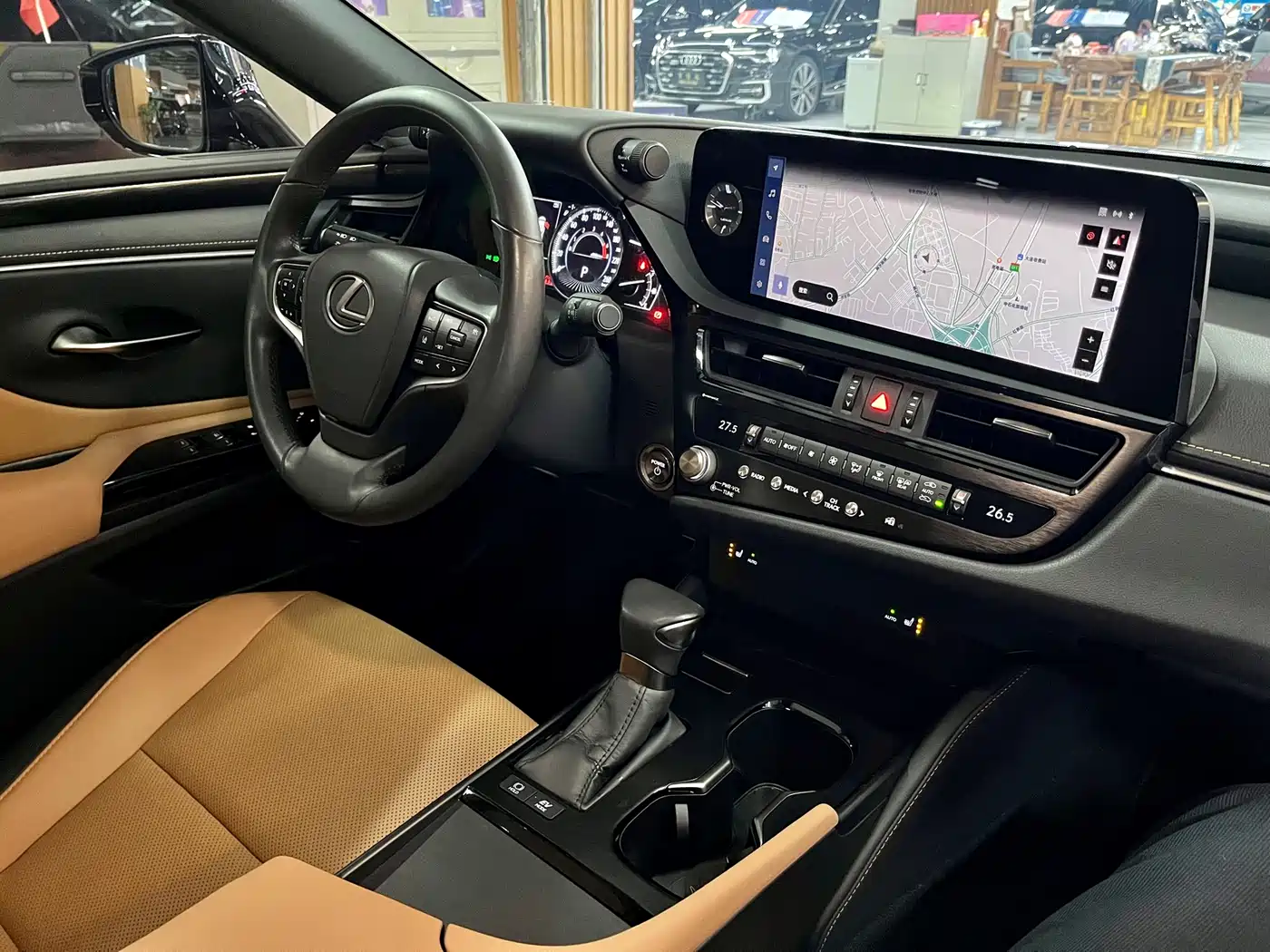 Lexus ES 2022 300h Excellence Edition фото 14