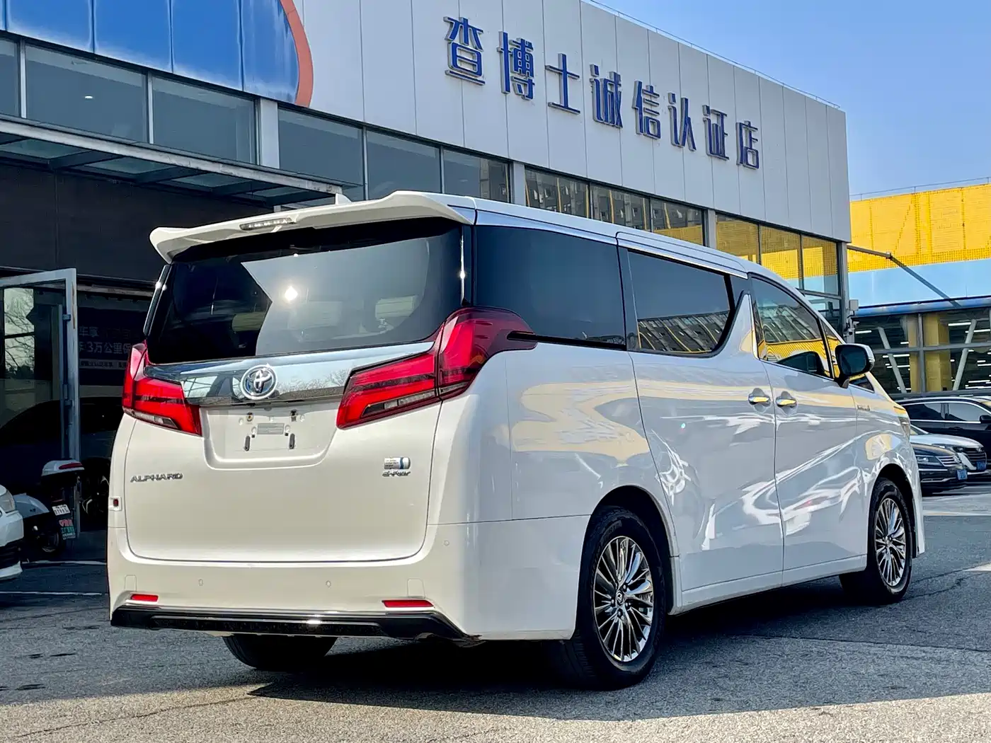Toyota Alphard 2020 Hybrid 2.5L Luxury Edition фото 2
