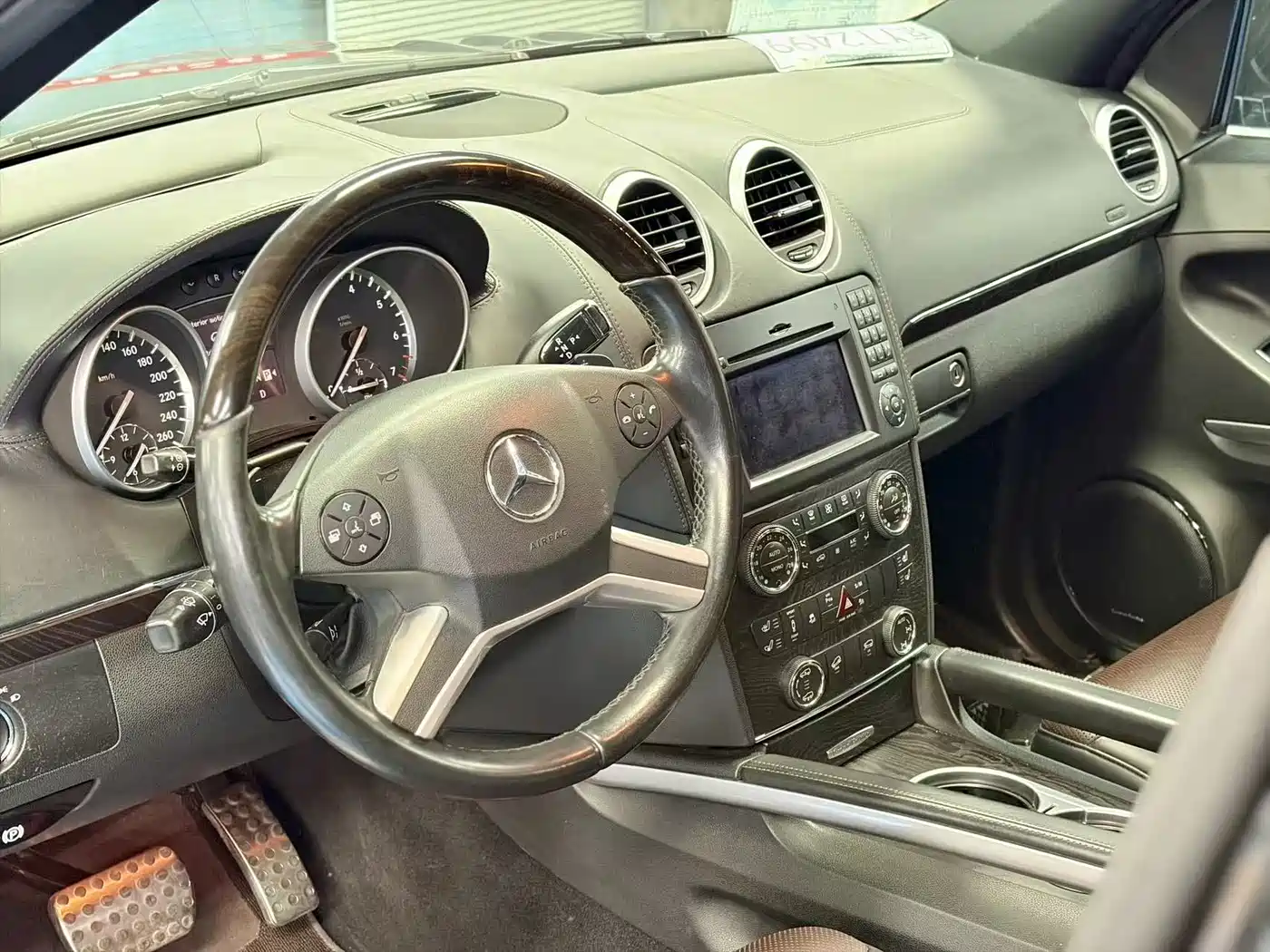 Mercedes-Benz GL-Class 2011 GL 450 Prestige Grand Edition фото 8
