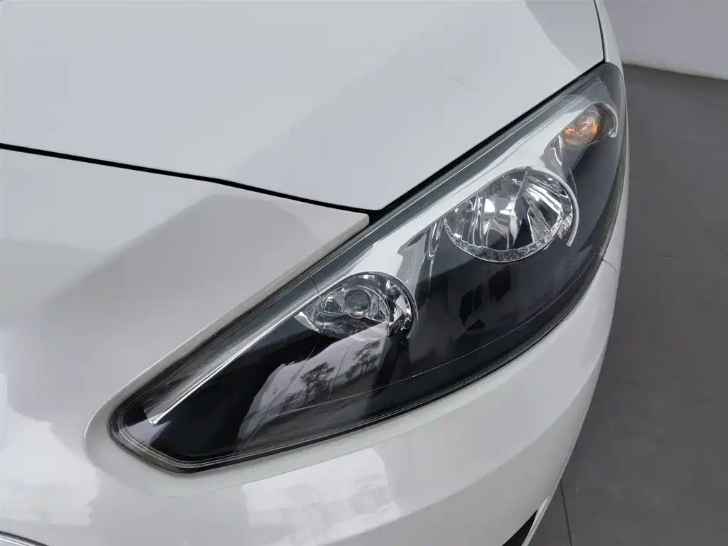 Peugeot 308 2014 Model Joy Edition Classic 1.6L Automatic Superior Style фото 7