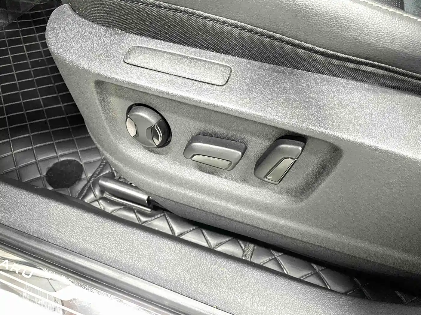 Volkswagen Tharu 2022 280TSI FWD Luxury Edition фото 11