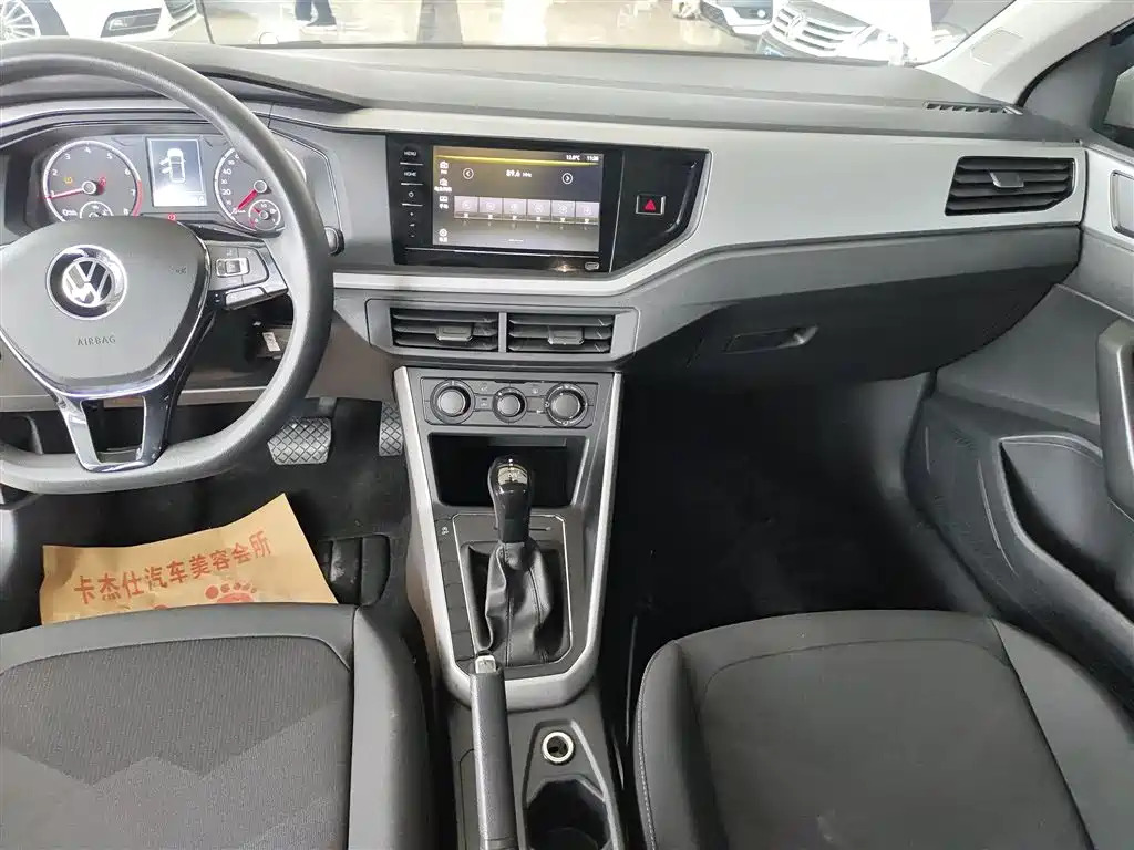 VOLKSWAGEN POLO