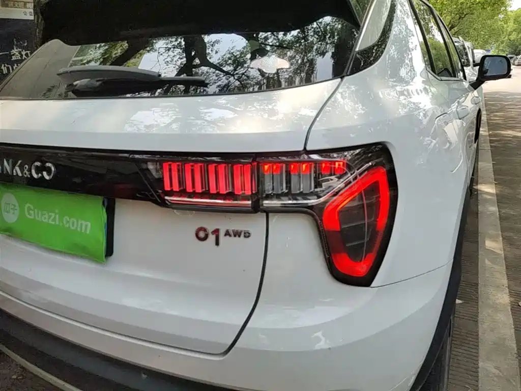 Lynk & Co 01 2017 2.0T AWD Pro фото 8