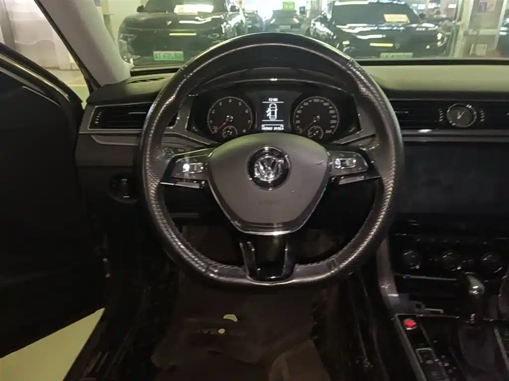 Volkswagen Passat 2017 280TSI DSG Prestige фото 11